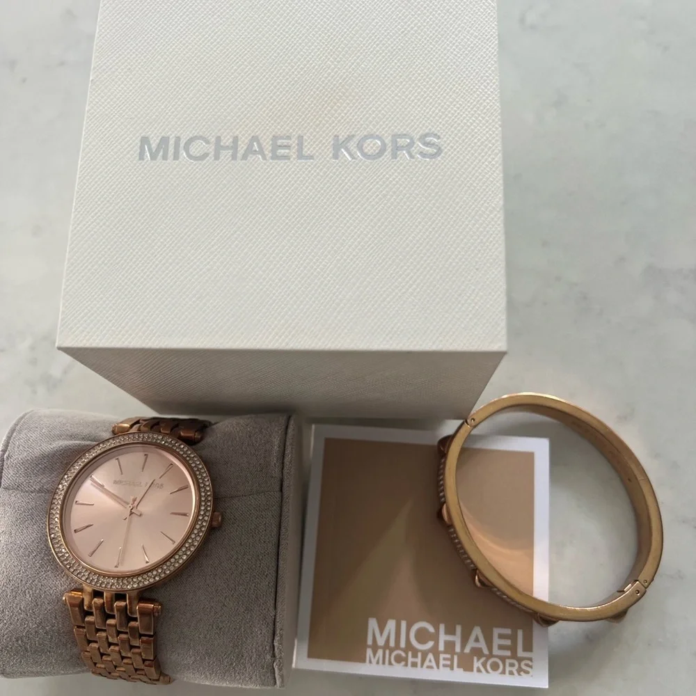 Michael Kors Darci rose gold pave watch and bracelet set - Picture 4 of 8
